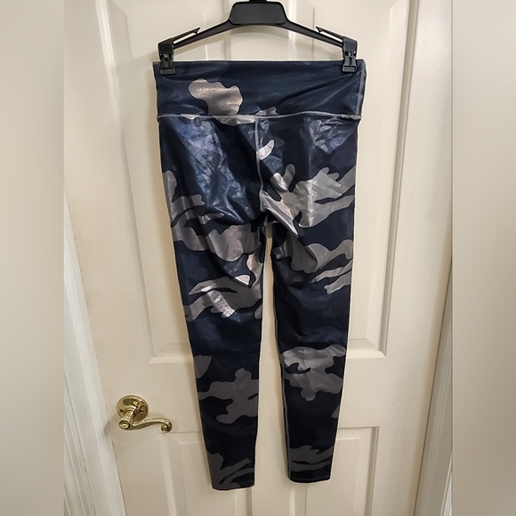 NWOT Noli Guerra Metallic Blue and Gray Camo Leggings Size 2 - Picture 4 of 7